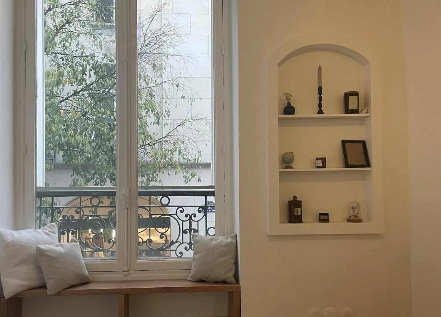 Parisian Mona Lisa Studio - Heart Of Párizs