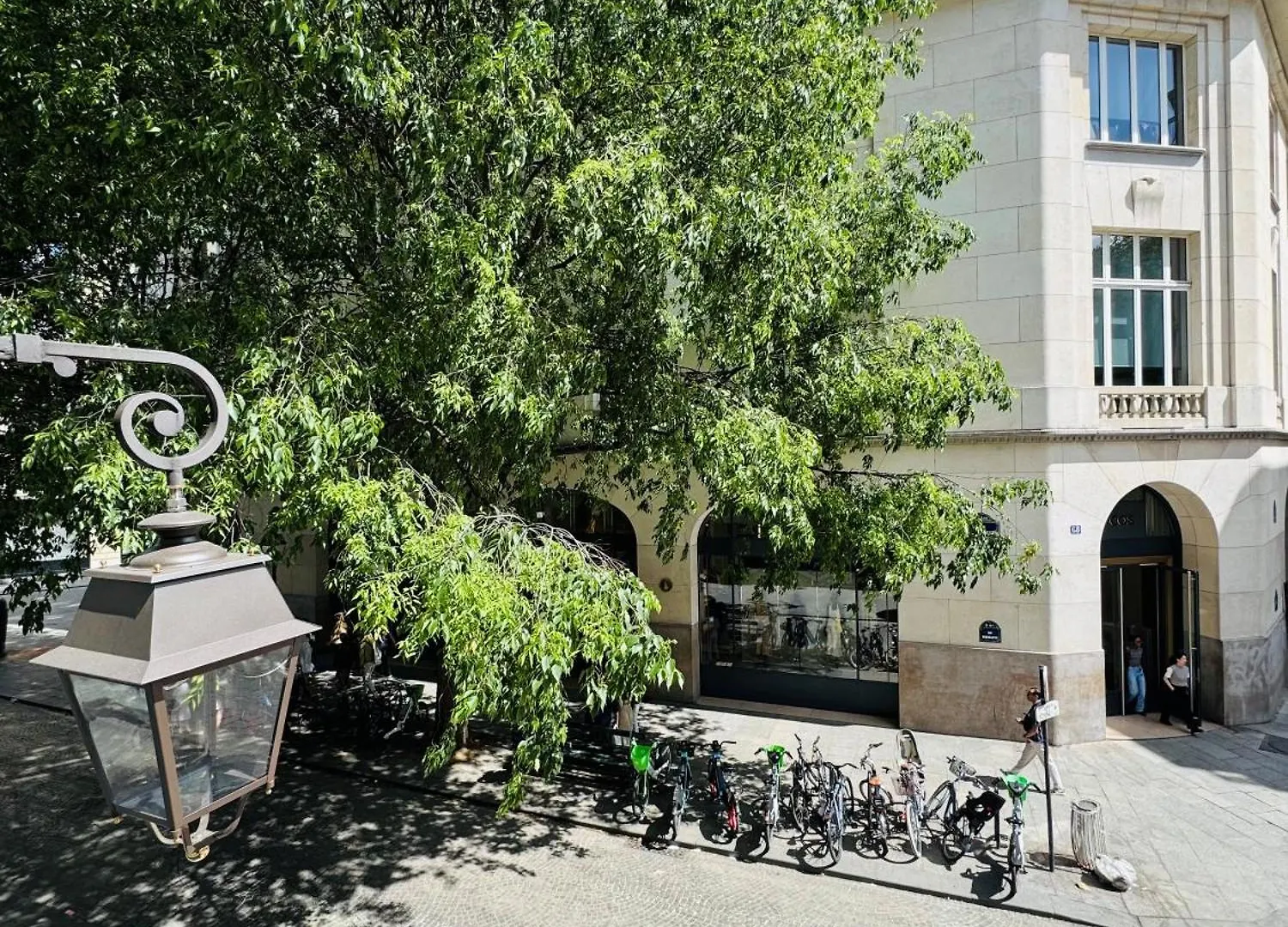 Parisian Mona Lisa Studio - Heart Of Paris 0*,  France